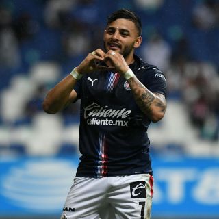 Alexis Vega mete a Chivas a zona de repechaje