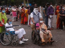 La nación notifica más de 200 mil contagios diarios desde hace una semana, y ya suma un total de 15.9 millones de casos de COVID-19 confirmados, siendo el segundo país más afectado. AP / R. Maqbool