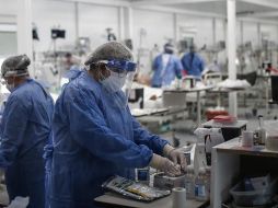 La tasa de hospitalizaciones entre las personas de 65 años o más es de alrededor de 14 por cada 100 mil personas. EFE/J. Roncoroni