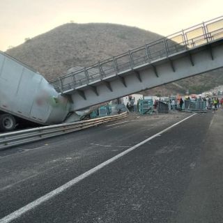 Tras desplome de puente en SLP, descartan afectaciones en plantas industriales