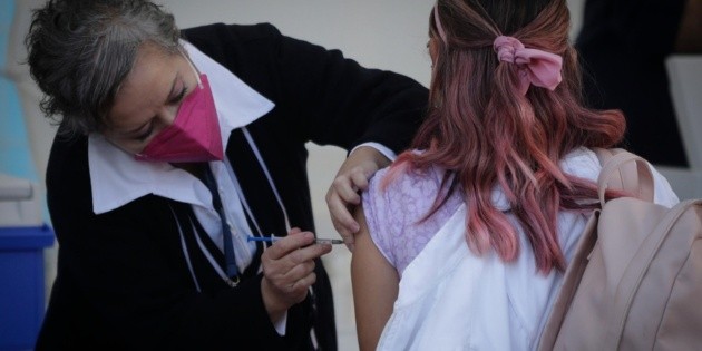 COVID-19 en Jalisco: Definen sedes de vacunaci&oacute;n para personal educativo