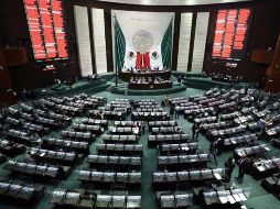 Entre aplausos, gritos y rechiflas, los legisladores de Morena y el Partido del Trabajo (PT) celebraron la aprobación del nuevo paquete de reformas. SUN/D. Sánchez