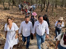 Uribe participó en una caminata hacia el interior del bosque en una ceremonia especial. CORTESÍA