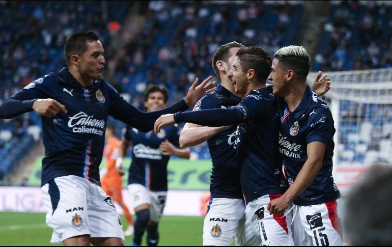 Chivas repetirá alineación ante Atlas. Imago7