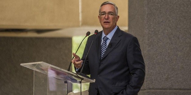 Salinas Pliego: Perversos, quienes apoyan padr&oacute;n de celulares