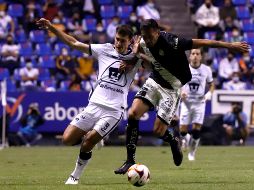 Ignacio Dinenno y Diego de Buen disputan el balón. IMAGO7/M Novo