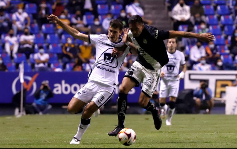 Ignacio Dinenno y Diego de Buen disputan el balón. IMAGO7/M Novo