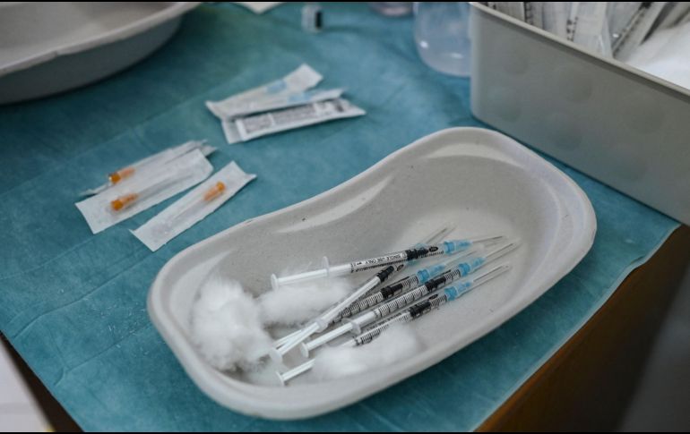 Aunque es muy difícil de cuantificar, hay un claro flujo de mexicanos que viaja al sur de Estados Unidos a vacunarse contra el COVID. AFP / A. Messinis