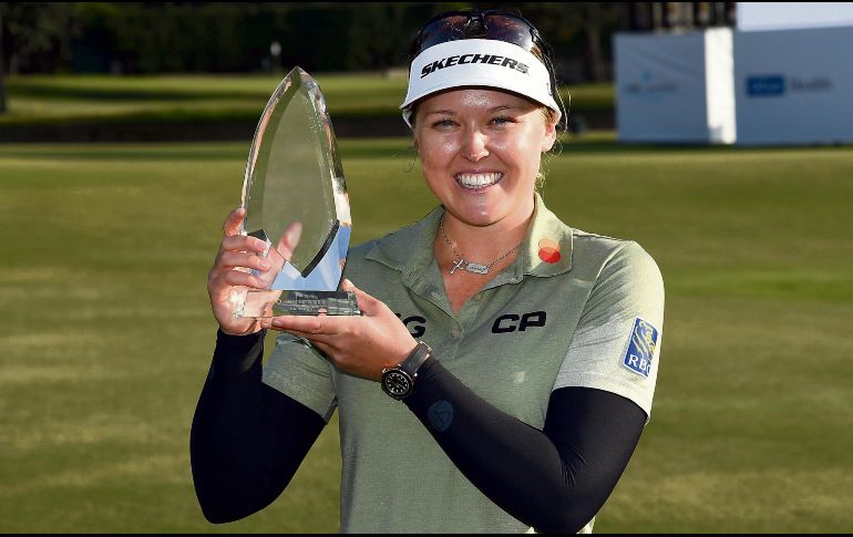 Brooks Henderson registró una jornada de 67 golpes, cuatro abajo de par, para llegar a un acumulado de -16 y superar por un impacto a Jessica Korda.AFP/A. Djansezi
