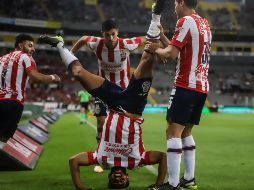 La sociedad entre Ángel Zaldívar y Alexis Vega le ha pagado buenos dividendos al Guadalajara en los últimos dos juegos de los rojiblancos. EL INFORMADOR/F. Atilano