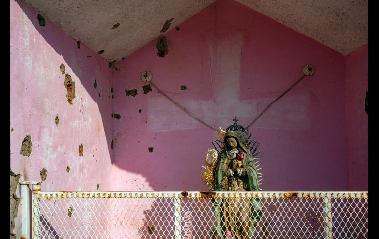 Impactos de bala quedan en las paredes de un santuario en El Aguaje. EFE/I. Villanueva