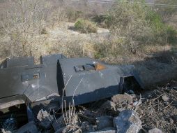 Los restos de un vehículo blindado o camión 