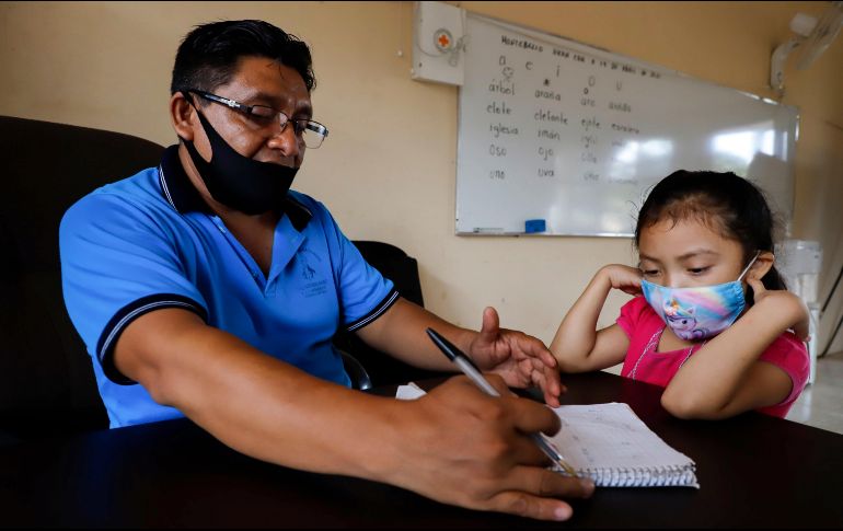 Se prevé que todos los maestros estén vacunados el 4 de mayo con las vacunas que ya llegaron y están siendo distribuidas en las regiones del Estado. AP / ARCHIVO
