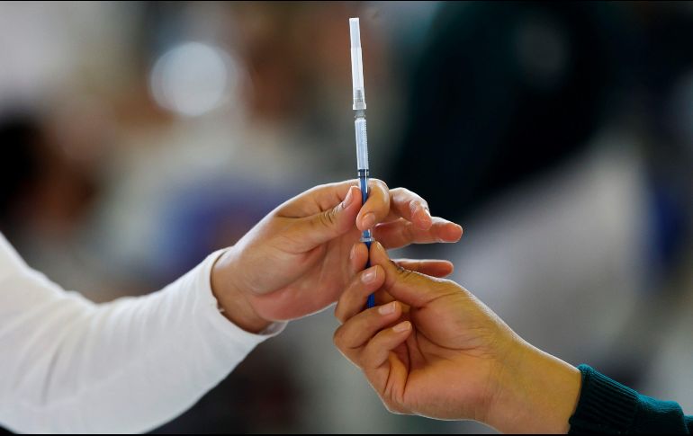 Se espera inmunizar a más de 9.1 millones de personas, tras completar la inmunización de los mayores de 60 años. EFE / ARCHIVO