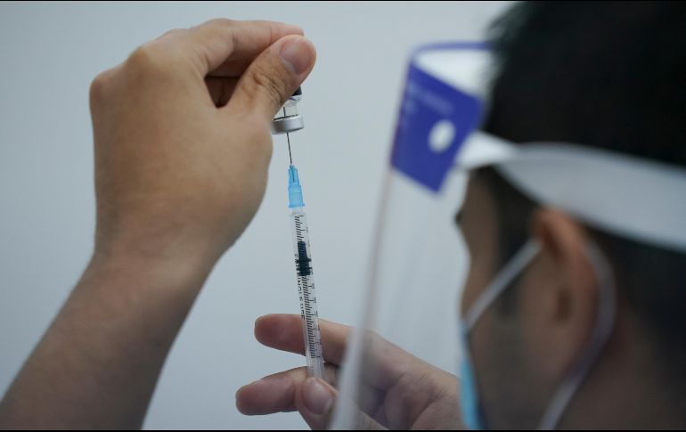 Esta semana en el acumulado se recibieron 22 millones 110 mil 885 dosis de diversas vacunas. AP / V. Thian