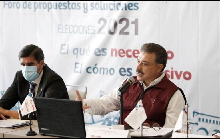 Lomelí Bolaños firmó los compromisos impulsados por el foro “Infórmate y Decide” que promueve la Canaco. Cortesía