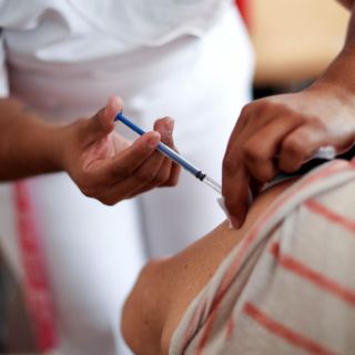 Abren registro de vacunación para adultos de 50 a 59 años