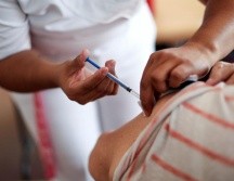 Detallan que en la primera semana de mayo iniciará la aplicación de la vacuna a este grupo poblacional. XINHUA / ARCHIVO