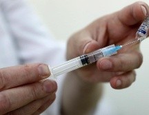 La reguladora indicó que los análisis muestran que el adenovirus en el que se basa la vacuna tiene capacidad de replicarse, lo que podría causar enfermedad o muerte. EFE/I. Kovalenko