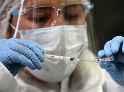 El análisis también observó una protección contra el COVID-19 catorce días después de la vacunación, en todas las edades.EFE