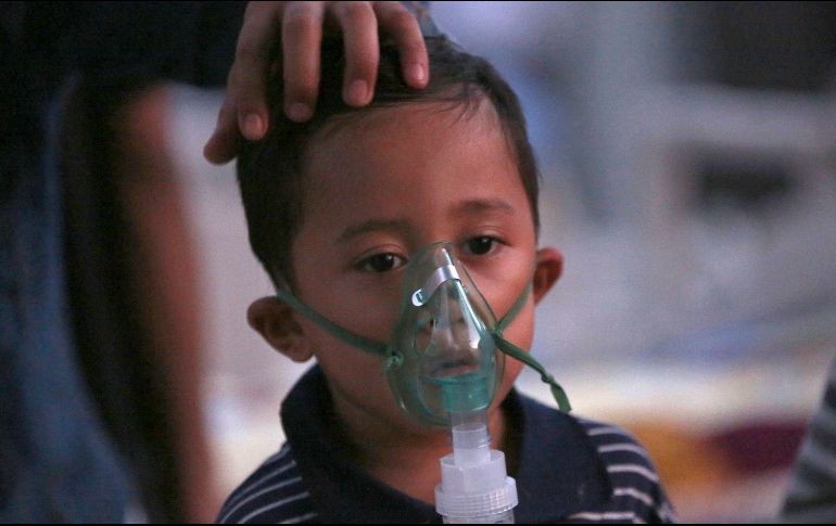 El oxígeno, vital para salvar a las personas con problemas respiratorios, escasea en muchos de los llamados países de 