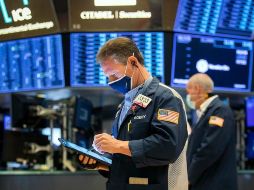 El parqué neoyorquino vivió otra sesión irregular que apostó por la cautela, pendiente de los resultados de Apple y Facebook, además de Ford. AP/C. Crow