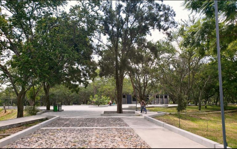 La zona luce fresca gracias a sus áreas verdes en las que se trabajaron arriates para plantas y se instaló un sistema de riego por goteo para ellas. ESPECIAL
