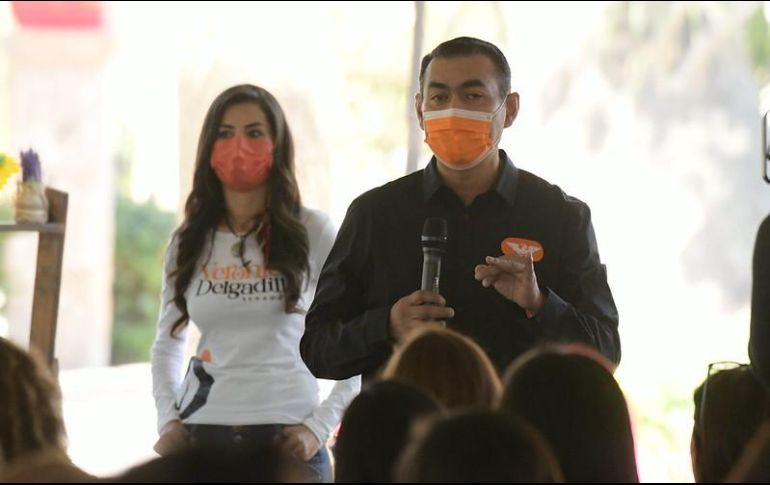 Acompañado por la senadora con licencia Verónica Delgadillo, Salvador Zamora se reunió con mujeres tlajomulquenses para compartirles propuestas en materia de igualdad de género. ESPECIAL