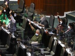 La reforma al artículo 13 transitorio de la Ley de Hidrocarburos fue avalada en lo general y lo particular con 68 votos a favor y 51 en contra. SUN/D. Sánchez