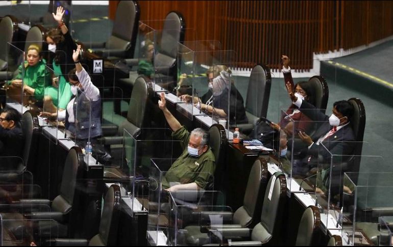 La reforma al artículo 13 transitorio de la Ley de Hidrocarburos fue avalada en lo general y lo particular con 68 votos a favor y 51 en contra. SUN/D. Sánchez