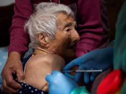 Desde comienzos de 2021 se ha registrado en Latinoamérica un incremento de la incidencia de COVID-19 en grupos de edad más jóvenes, en la medida de que la escasez de vacunas obliga a priorizar éstas en los mayores y los trabajadores sanitarios. AFP / M. Riopa