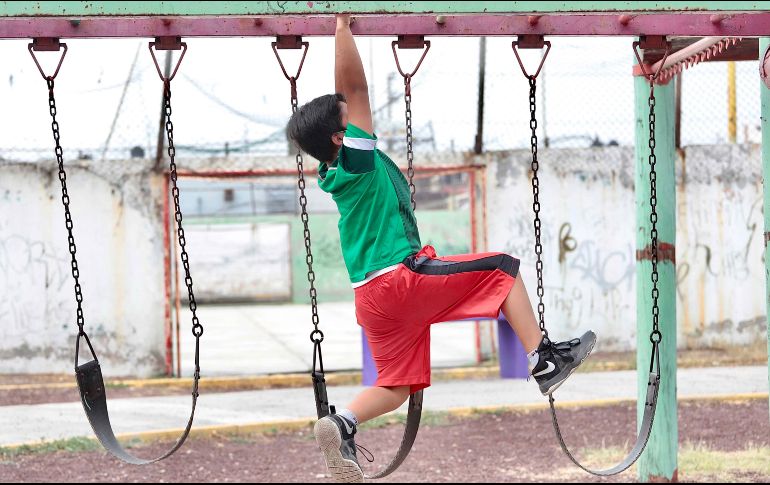 Al finalizar su conferencia de prensa matutina en Palacio Nacional, AMLO envió un abrazo fraterno a los menores en su día. SUN / B. Fregoso