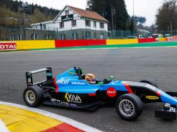 En la primera carrera, el tapatío terminó en sexto sitio, sin embargo en la segunda tuvo una franca mejoría y finalizó en el tercer puesto, subiéndose al podio. ESPECIAL