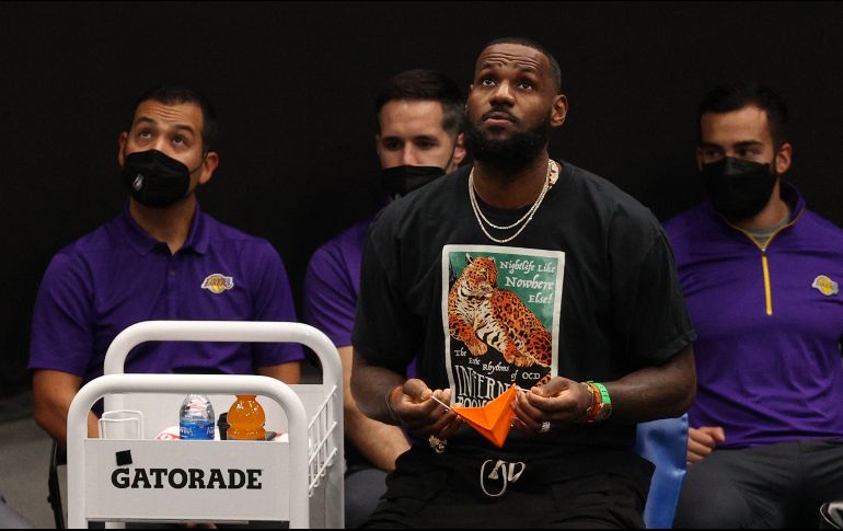 El astro de Los Angeles Lakers, LeBron James, ausente desde el 20 de marzo con un esguince en el tobillo derecho, podría regresar este viernes. AFP