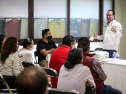 Alberto Maldonado y su equipo revisan el avance de los trabajos de su campaña en las diferentes colonias y comunidades de Tlaquepaque. ESPECIAL