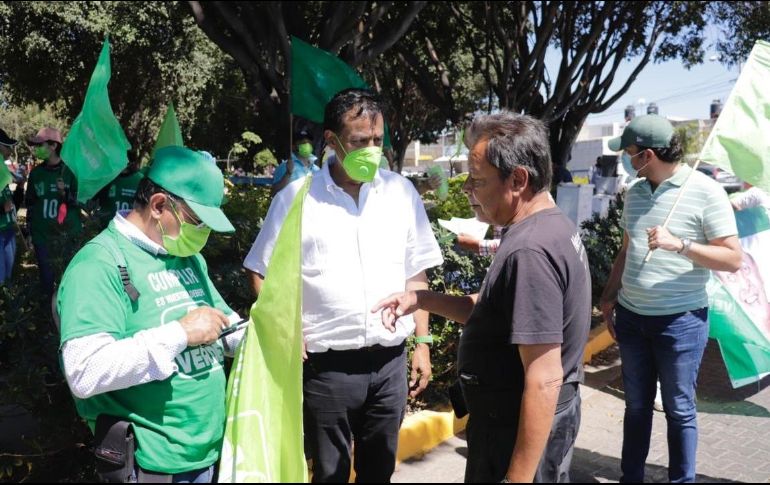 Cosío Gaona visitó junto a su equipo el tianguis de La Tuzanía, además hicieron presencia en cruceros y visitaron negocios y casas habitación. ESPECIAL