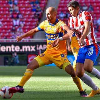 Chivas entra al repechaje tras empate con Tigres