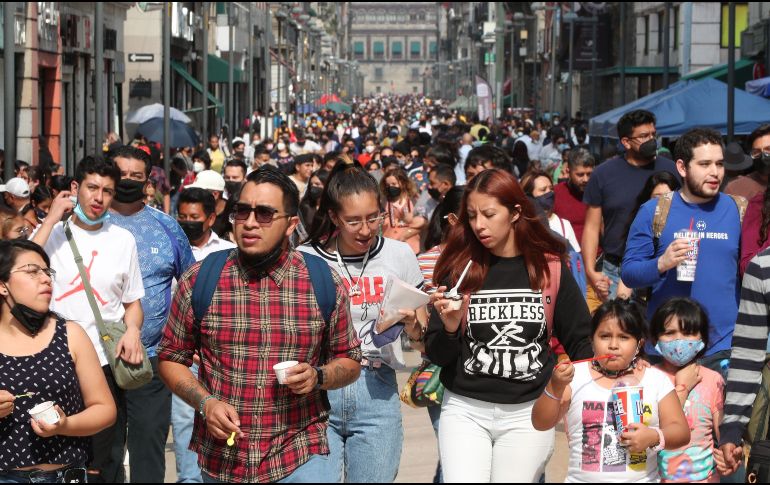 México ocupa el decimoquinto lugar mundial en número de contagios y el tercer puesto con más decesos por la pandemia. EFE / M. Guzmán