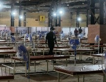 REBASADOS. El país asiático enfrenta graves problemas de falta de material médico y oxígeno.  EFE