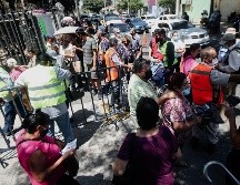 El gobernador pidió a los ciudadanos evitar aglomeraciones, y que la gente no acuda a dichos puntos una noche antes a formarse. EL INFORMADOR / ARCHIVO