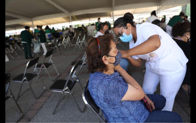 El inicio de la vacunación anti COVID-19 para personas de 50 a 59 años en Ciudad de México. EFE/S. Gutiérrez
