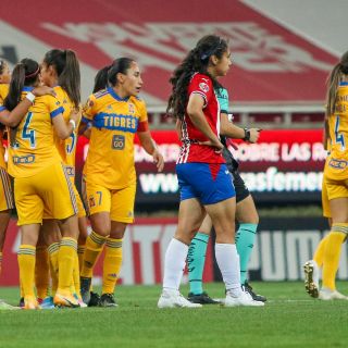 Chivas Femenil reacciona tarde y cae contra Tigres
