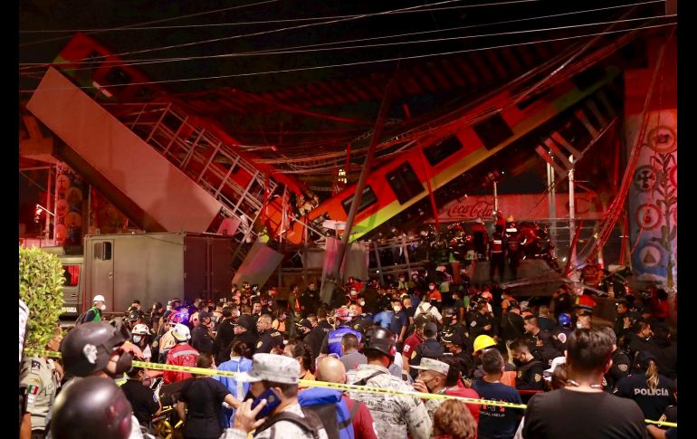 Un puente perteneciente a la línea 12 del Metro de Ciudad de México colapsó la noche del 3 de mayo con todo y vagones ocupados por ciudadanos. EFE/ C. Ramírez