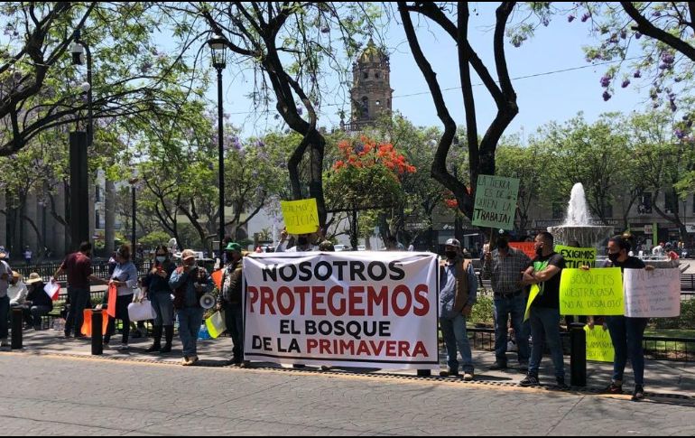 Los inconformes se manifestaron frente a la sede del Poder Legislativo estatal. EL INFORMADOR / R. Rivas