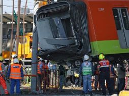 A las 08:25 horas se iniciaron los trabajos para el retiro del primer vagón. EFE/C. Ramírez