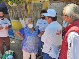 Maldonado visitó este martes varias casas en la colonia Toluquilla, tocando puerta por puerta, e interactuó con comerciantes. ESPECIAL