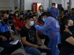 La SSJ informó de la aplicación de más 161 mil vacunas para personal educativo y 24 mil 590 segundas dosis para adultos mayores. EL INFORMADOR/F. Atilano