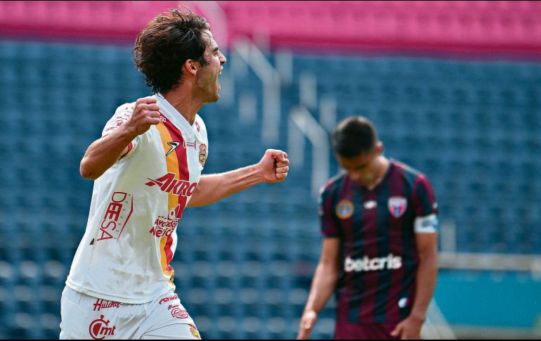 ÚNICO. Víctor Milke festeja el autogol de Moragrega. IMAGO7