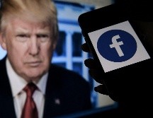Trump reitera sus infundadas denuncias de fraude en las elecciones que perdió ante Biden, luego de que un panel supervisor de Facebook decidiera mantener el bloqueo de su cuenta en la red social. AFP / ARCHIVO