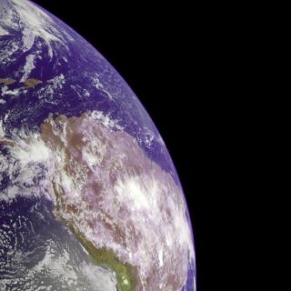 El Pentágono rastrea cohete chino fuera de control; caería en la Tierra el fin de semana